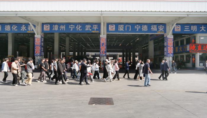 青岛理工大学商贸物流学院师生 赴兰田智慧物流港山东开亮物流参观学习