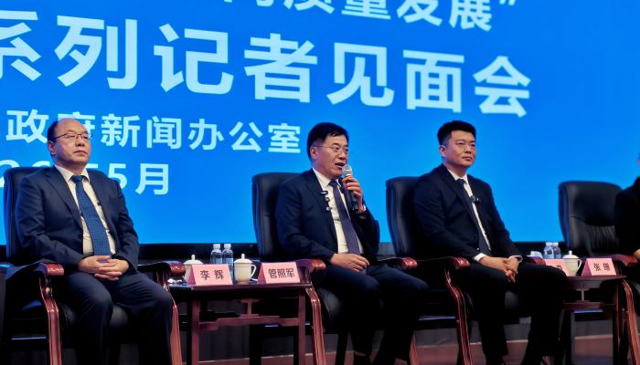 青蓝接力守初心 数智拓新启华章